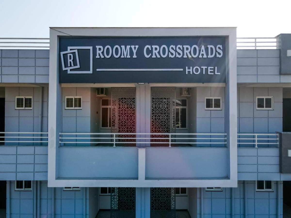 Roomy Crossroads Hotel, Peşaver Dış mekan fotoğraf