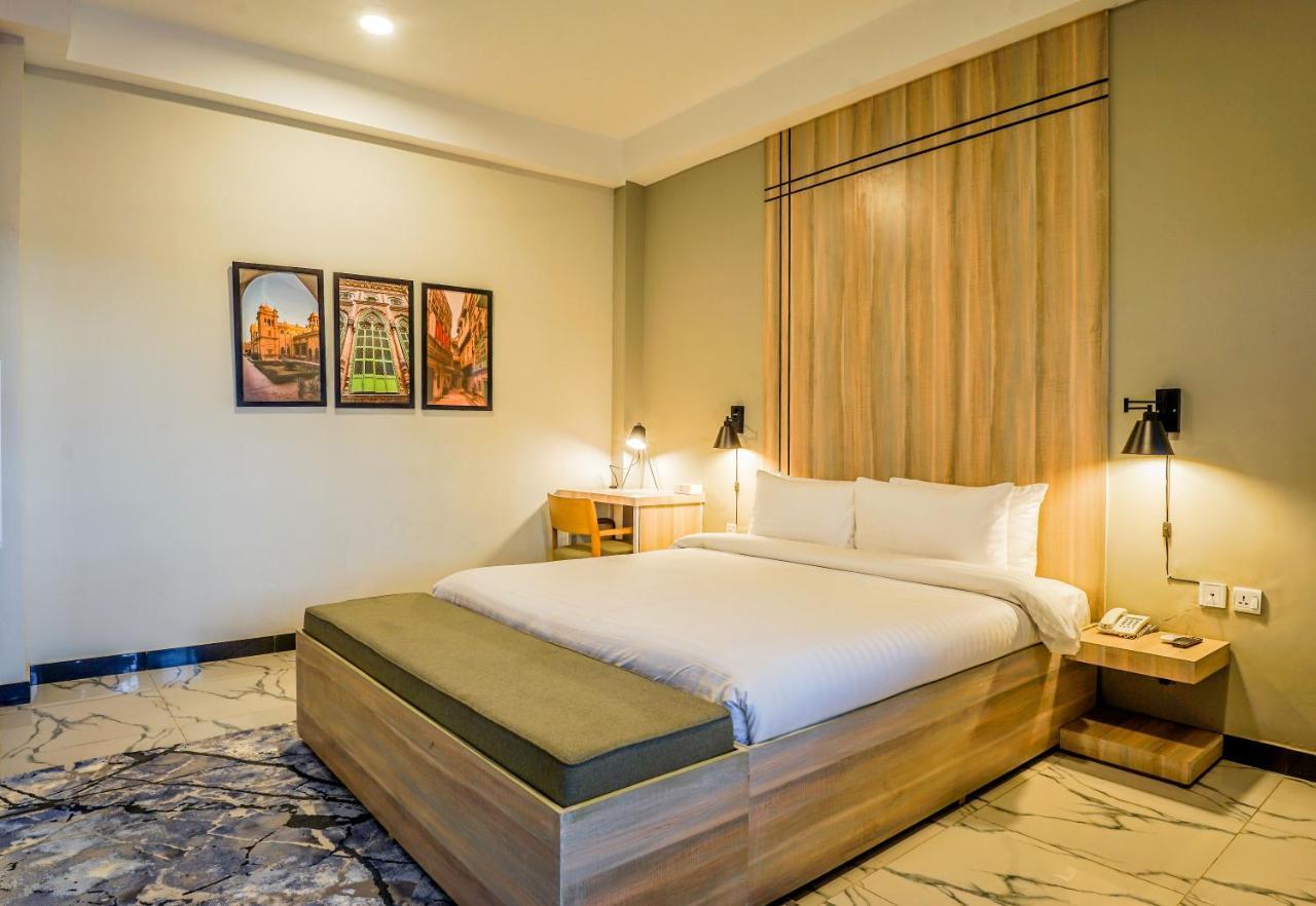 Roomy Crossroads Hotel, Peşaver Dış mekan fotoğraf