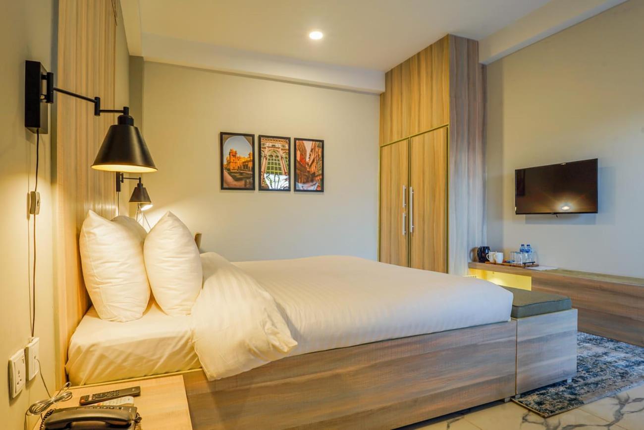 Roomy Crossroads Hotel, Peşaver Dış mekan fotoğraf