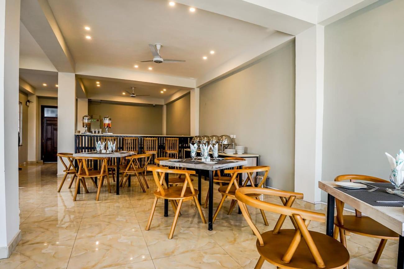 Roomy Crossroads Hotel, Peşaver Dış mekan fotoğraf